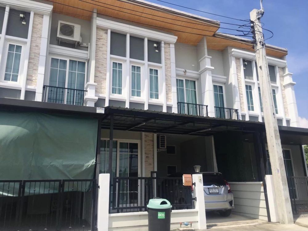 ขายทาวน์เฮาส์ - ขายทาวน์โฮม2ชั้น หมู่บ้านโกลเด้นทาวน์ วงแหวน-รามอินทรา พื้นที่17ตรว.ลดราคา3แสน ขายถูกกว่าราคาตลาด ใกล้แฟชั่นไอแลนด์ ซาฟารีเวิลด์