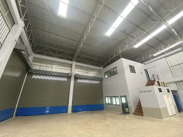 ให้เช่าโรงงาน / โกดัง - โกดังใหม่ให้เช่าย่านปทุมธานี ใกล้ตลาดไท ไฟ3เฟส รถใหญ่เข้าออกสะดวกถนนกว้าง10เมตร ออฟฟิศ2ชั้น พร้อมแอร์ & ห้องน้ำ2 ขนาด 400 ตรม