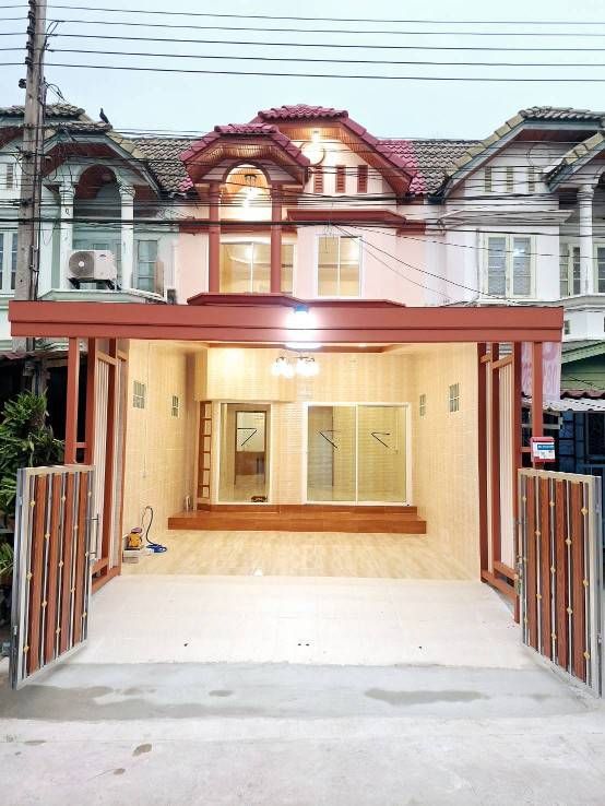 ขายทาวน์เฮาส์ - ทาวน์เฮ้าส์ ต่อเติมใหม่ทั้งหลัง หมู่บ้านทาวน์แอนด์คันทรี หนองจอก