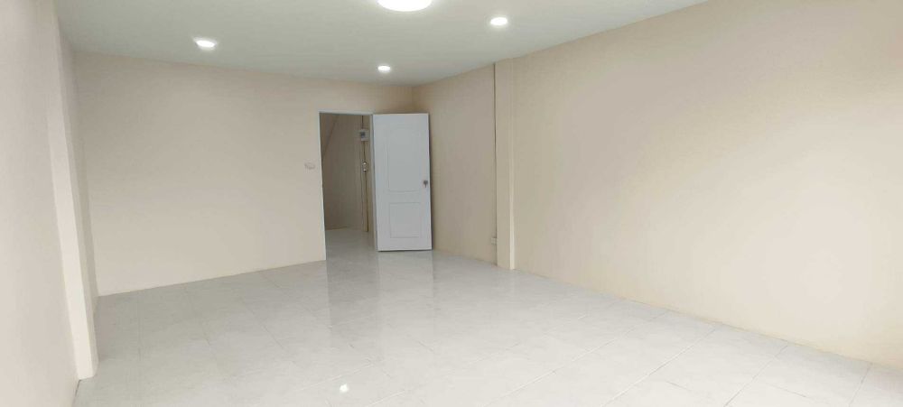 ขายอาคารพาณิชย์ / สำนักงาน - อาคารพาณิชย์ 3.5 ชั้น ถ.เสรีไทย แขวงคลองกุ่ม เขตบางกะปิ กรุงเทพมหานคร