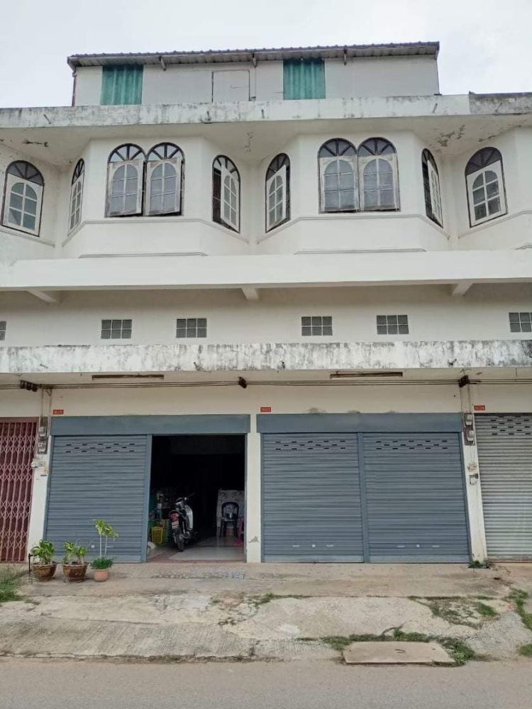 ขายอาคารพาณิชย์ / สำนักงาน - ตึกพาณิย์ 2 คูหา 4 ชั้น (เสริมดาดฟ้า) หลังอำเภอปักธงชัย หน้ากว้าง รถเข้าออกตึกได้ เหมาะทำธุรกิจ เปิดร้าน ราคา 2.9 ล้าน