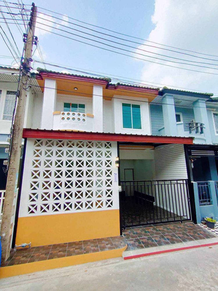ขายทาวน์เฮาส์ - ขายถูกมาก!! ทาวน์โฮม 2 ชั้น รีโนเวทใหม่ ม.ชมฟ้าวรางกูล รังสิตคลอง 2 ทำเลทอง ติดถนนใหญ่ ใกล้ฟิวเจอร์พาร์ครังสิต