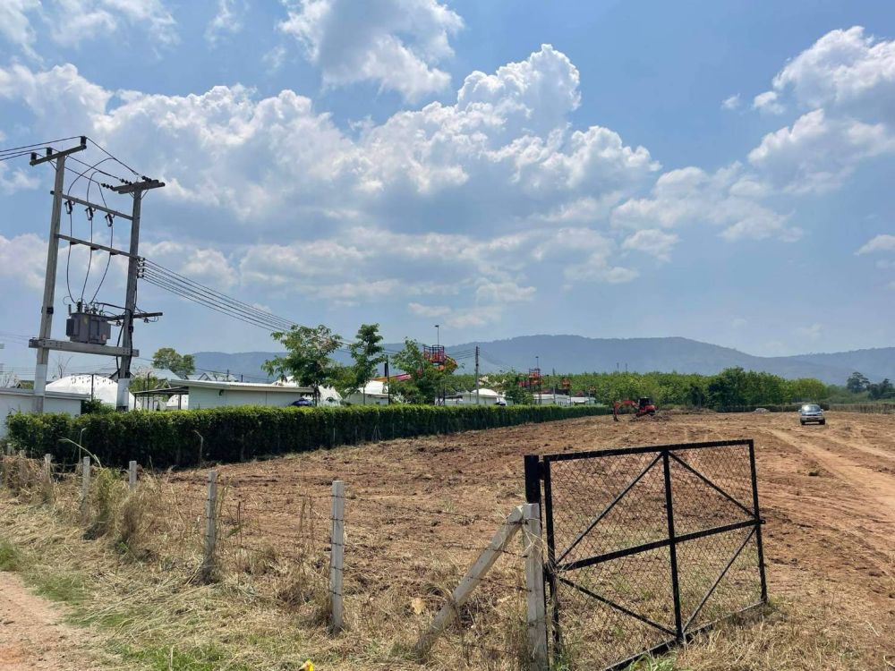 ขายที่ดิน - ขายที่เขาใหญ่ หมูสี ปากช่อง 4ไร่ คลองดินดำ ใกล้ Toscana 5 กม จากเส้น 3052 เพียง 2 กม. เท่านั้น วิวเขาใหญ่สวยมาก ใกล้ธนะรัชต์ ใกล้ เซเว่น 2 กม. ทำเลดี