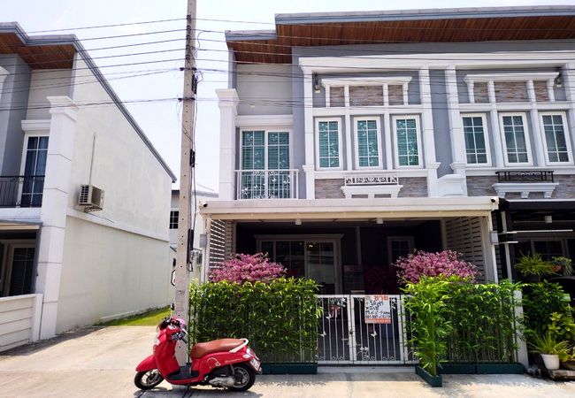 ทาวน์เฮาส์ - ขายและให้เช่าทาวน์เฮ้าส์ หมู่บ้านโกลเด้น ทาวน์ 3 บางนา-สวนหลวง ถนนกาญจนาภิเษก ประเวศ กรุงเทพมหานคร