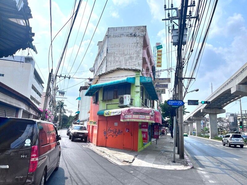 ขายอาคารพาณิชย์ / สำนักงาน - ขายอาคารพาณิชย์ 2 คูหา 40 ตรว. 4.5 ชั้น พร้อมผู้เช่า ติดถนนใหญ่ลาดพร้าว72 ติดรถไฟฟ้า เขตบางวังทองหลาง กรุงเทพ