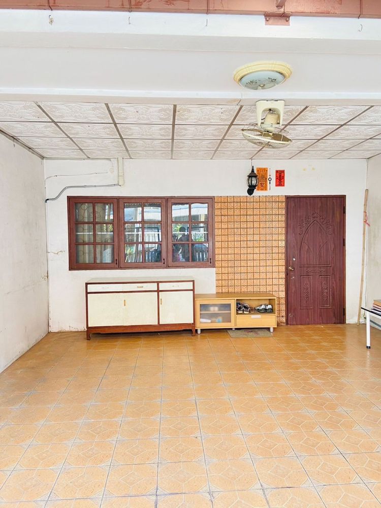 ขายทาวน์เฮาส์ - ขายทาวน์เฮ้าส์ 30 ตร.วา หมู่บ้านคลองจั่นวิลล่า 1 สภาพพร้อมอยู่ เดินทางสะดวกมาก เพียง 10 นาทีจากเดอะมอลล์ บางกะปิ