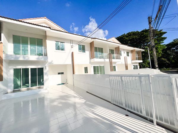 ขายทาวน์เฮาส์ - ทาวน์โฮมสไตล์ มินิสแกนดิเนเวีย เชียงใหม่ สันทราย วงแหวนรอบ 2 (เจ้าของขายเอง)