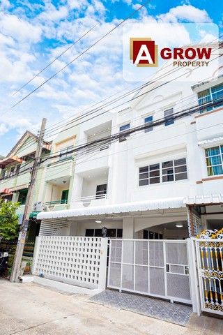 ขายทาวน์เฮาส์ - ทาวน์เฮ้าส์ 3 ชั้น นวลจันทร์ ซอย 30 ทาวน์เฮ้าส์3 ชั้น รีโนเวทใหม่พร้อมเข้าอยู่การเดินทางสะดวก