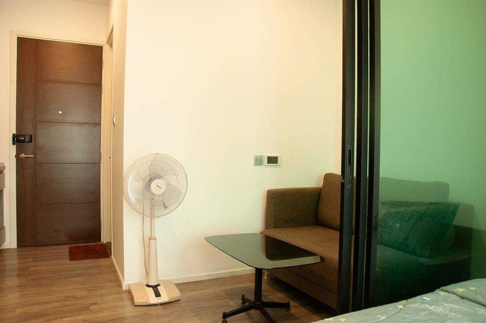 ขายคอนโด - ขายถูกสุด 2.14 ล้าน บราวน์ คอนโด รัชดา 32 ชั้น 4 เนื้อที่ 24.02 ตร.ม เฟอร์ฯครบ หิ้วกระเป๋าเข้าอยู่ได้เลย