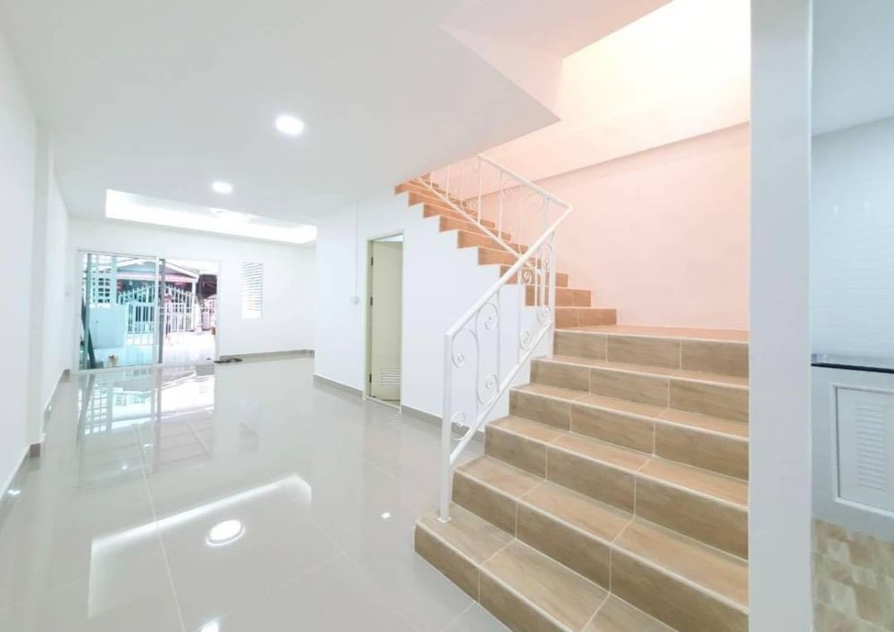 ขายทาวน์เฮาส์ - ขายถูกมาก!! ทาวน์โฮม 2 ชั้น รีโนเวทใหม่ ม.ปรีชา10 ซ.รามคำแหง188 ใกล้รถไฟฟ้าสายสีส้ม เยื้องโลตัส โฮมโปร บิ๊กซีสุขาภิบาล3