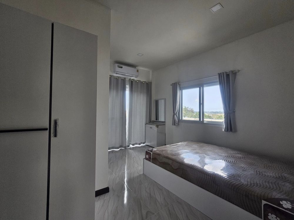 ขายบ้าน - ขายพูลวิลล่า สามารถทำรายวันได้ พูลวิลล่าสร้างใหม่ 2 ชั้น ขนาด 51 ตร.วา 4 ห้องนอน 4 ห้องน้ำ