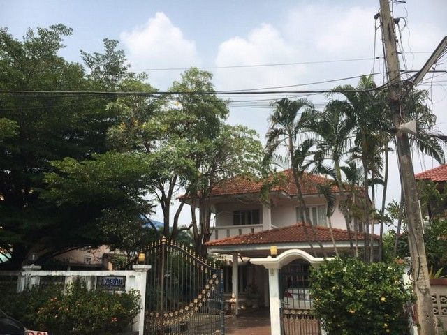 ขายบ้าน - ขาย บ้านเดี่ยว หมู่บ้าน ช.รุ่งเรือง 6 ถ.บางกรวย-ไทรน้อย ใกล้ รถไฟฟ้า แยกบางพลู อ. บางบัวทอง จ.นนทบุรี 11110