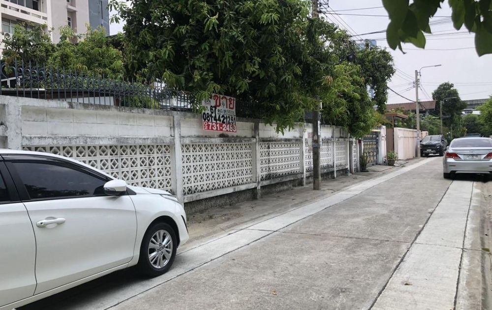 ขายที่ดิน - ขายที่ดิน ซอยนนทบุรี14 แยก2 พื้นที่ 67 ตรว. ขาย 6.5 ล้านบาท ทำเลรถไฟฟ้า ห่างจากถนนใหญ่เพียงนิดเดียว