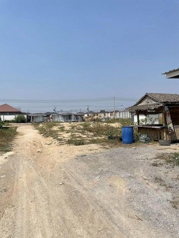 ขายที่ดิน - ขายที่ดินสีม่วงลายมาบยางพร 1 ไร่ พร้อมผู้เช่าและสิ่งปลูกสร้างติดถนน2ด้านซอยมาบยางพร22 หลังนิคมบ่อวิน อ.ปลวกแดง จ.ระยอง