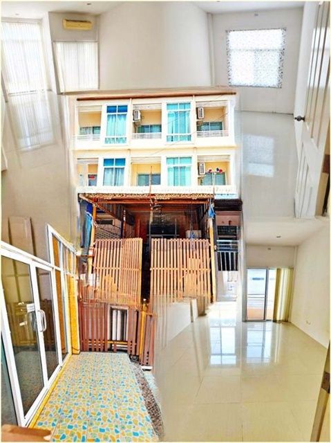 ให้เช่าทาวน์เฮาส์ - สภาพดี 3นอน 3น้ำ MRT ศรีนุช 1 กม. ให้เช่าโฮมออฟฟิศ 3 ชั้น อ่อนนุช 30ตรว. 90ตรม.1จอดรถ 1แอร์ ซีคอนสแควร์ ศรีนครินทร์ เดินทางสะดวก