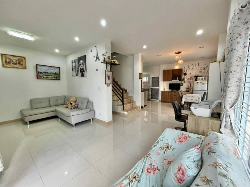 ขายทาวน์เฮาส์ - ขายดูเพล็กซ์ 3 ห้องนอนพร้อมผู้เช่าในสันกำแพง