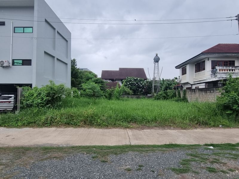 ขายที่ดิน - ขายที่ดินเส้นมหิดล ใกล้เซนทรัลแอร์พอร์ต มี 2 แปลงติดกัน รวมเนื้อที่ 81.9 ตร.ว. ยกแปลง 5ล้าน