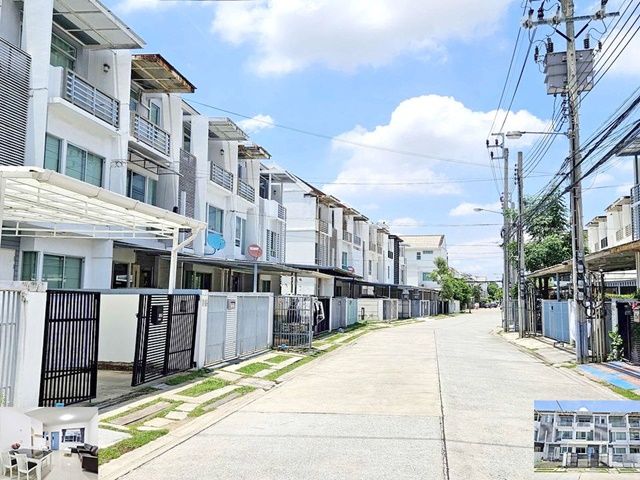 ให้เช่าทาวน์เฮาส์ - พระราม 9 ขาย-เช่าทาวน์โฮม 3 ชั้น กรุงเทพกรีฑา 3-9 MRT ศรีบูรพา 1 กม. 20ตรว. 155ตรม. รักสัตว์ 3นอน 3น้ำ 3จอดรถ 4แอร์ จัดสวนรอบบ้าน