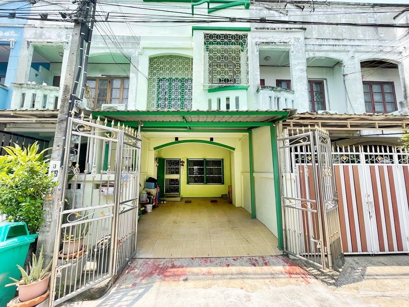 ขายทาวน์เฮาส์ - ขายทาวน์เฮ้าส์ ม.พิชาดา บ้านกล้วย-ไทรน้อย ใกล้รถไฟฟ้าสายสีม่วง-สถานีคลองบางไผ่ พื้นที่16 ตรว. ราคาถูกจริง พร้อมอยู่ ประตูหน้าบ้านสแตนเลส อย่างดี ห