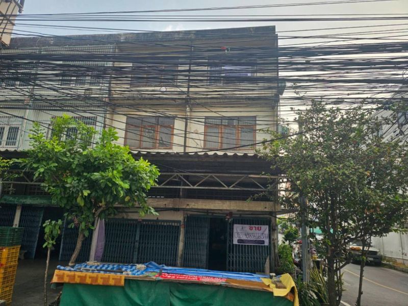 ขายอาคารพาณิชย์ / สำนักงาน - Ex ขายอาคารพาณิชย์ 3 ชั้นพร้อมชั้นลอย, 2 ห้องหัวมุม มีที่จอดรถด้านหน้า จอดได้ 5 คัน สนใจเเอดไลน์ Line ID : @condo456