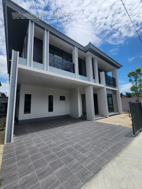 ขายบ้าน - ขายบ้านเดี่ยว (บางละมุง) เนื้อที่บ้านขนาด 69 ตรว. พื้นที่ใช้สอย 194 ตรม. (หลังริม มีเนื้อที่ด้านข้าง)