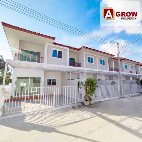 ขายทาวน์เฮาส์ - โครงการบูรพา พานทอง โครงการบ้านใหม่ (NEW HOME) ทาวน์โฮม 2 ชั้น กว้างขวางสไตร์บ้านเดี่ยว **บ้านสร้างเสร็จพร้อมอยู่**