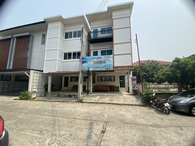 ขายบ้าน - ขายตึก2หลัง ห่างประตูทางเข้า รร. มงฟอร์ตมัธยม เชียงใหม่เพียง50ม.