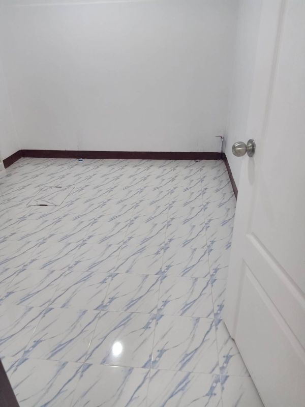 ขายทาวน์เฮาส์ - ขายถูกมาก!! ทาวน์เฮ้าส์ 2 ชั้น รีโนเวทใหม่ ม.ภูมิใจนิเวศน์ 1 ทำเลทอง ใกล้ห้าง ตลาด ทางด่วน โรงเรียน โรงพยาบาลฯ