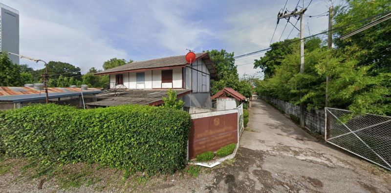 ขายที่ดิน - ด่วน! ขายที่ดินพร้อมสิ่งปลูกสร้าง ติดถนนสุขุมวิท (ศรีราชา) ติดทะเล