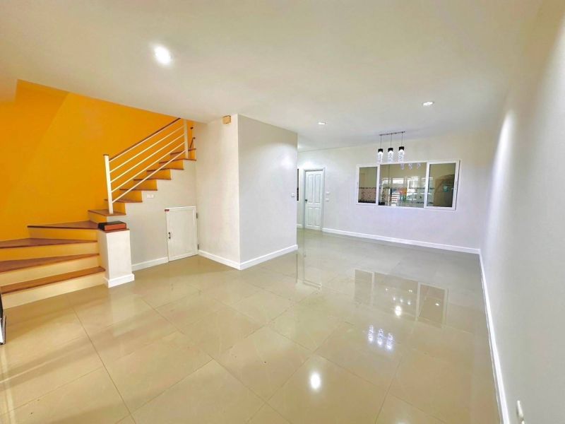 ขายบ้าน - ขายด่วนทาวน์โฮม 2 ชั้น อำเภอเมืองนนทบุรี นนทบุรี (เจ้าของขายเอง)