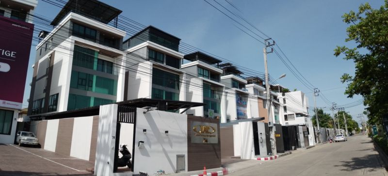 ขายทาวน์เฮาส์ - ขายด่วน !! โฮมออฟฟิตระดับพรีเมียม 5 ชั้น ทำเลทอง ติด Central Festival Eastville