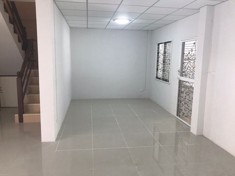 ขายทาวน์เฮาส์ - ขายบ้านทาวน์เฮ้าส์ 2 ชั้น หมู่บ้านออมธนา ไทรน้อย นนทบุรี