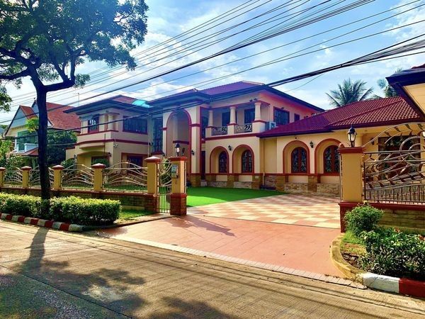 ขายบ้าน - ขายบ้านเดี่ยว 2 ชั้น หลังใหญ่ 253.90 ตรว หมู่บ้านมัณฑนา ถนนพระยาสุเรนทร์ 26 หลังแฟชั่นไอส์แลนด์ รีโนเวทใหม่ทั้งหลัง