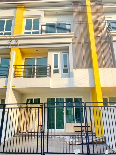 ให้เช่าทาวน์เฮาส์ - APL ลาดกระบัง เฟอร์บ้าง ตลาดหัวตะเข้ ให้เช่าโฮมออฟฟิศ 3 ชั้น สุวรรณภูมิ 20ตรว. 225ตรม. 3นอน 4น้ำ 2จอดรถ 0-4แอร์ เดินทางสะดวก