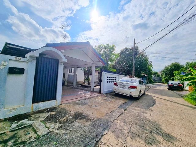 ให้เช่าบ้าน - แฟชั่น ไอส์แลนด์ ให้เช่าบ้านเดี่ยว 1 ชั้น MRT วงแหวนรามอินทรา สวนรอบบ้าน 52ตรว. 182ตรม. รักสัตว์ 4นอน 1น้ำ 2จอดรถ 5แอร์ เดินทางสะดวก