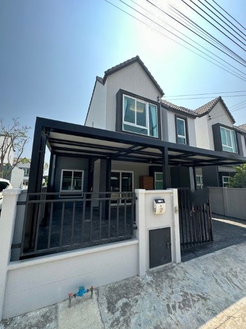 ขายทาวน์เฮาส์ - ขายด่วนทาวน์เฮาส์ 2 ชั้นโครงการ เซนส์ บางนา - สุวรรณภูมิ ( Sense Bangna Suvarnabhumi ) ขาย4.6ล้านบาท ใกล้สนามบินสุวรรณภูมิถนนกิ่งแก้ว