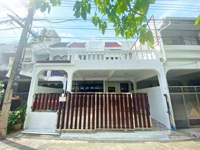 ให้เช่าทาวน์เฮาส์ - ถูกที่สุดลดจากแสน ให้เช่า Homeoffice BTS ทองหล่อ พร้อมพงษ์ เอ็มควอเทียร์ สุขุมวิท 47-51 โรงพยาบาลสมิติเวช