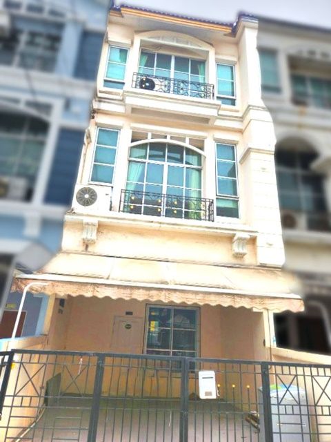 ขายอาคารพาณิชย์ / สำนักงาน - Homeoffice จอดรถ3 คัน รถไฟฟ้าสายสีเหลือง ลาดพร้าว ถูกกว่าคอนโด รัชดา 2.8กม. ขายขาดทุน 4.xx ล้านบาท เปาโลโชคชัย4 4นอน 4น้ำ2 แอร์