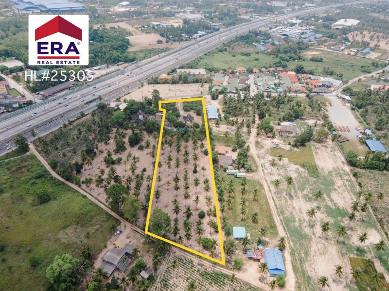 ขายที่ดิน - ขายที่ดินพร้อมสิ่งปลูกสร้าง เนื้อที่ 8-1-72 ไร่ ติดถนนมอเตอร์เวย์หมายเลข 7 ถนนสายตะเคียนเตี้ย บางละมุง