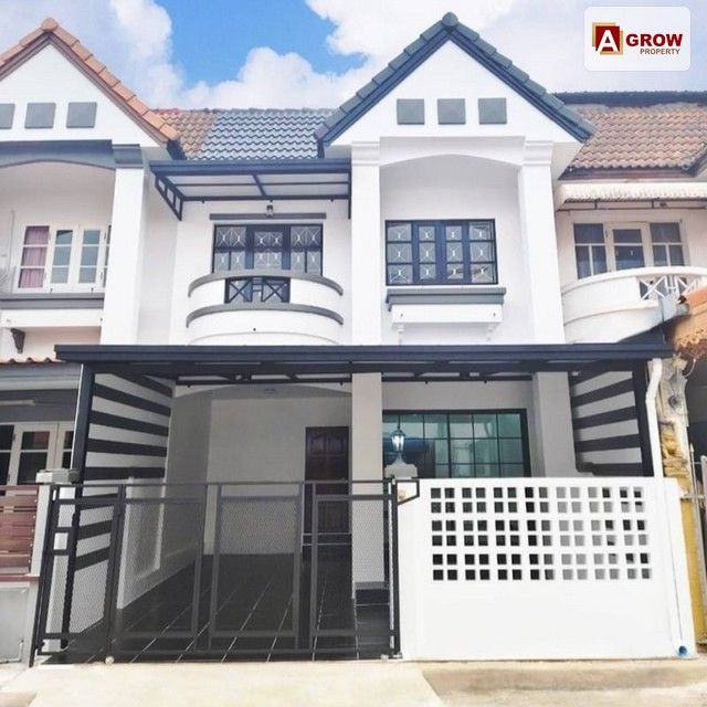 ขายทาวน์เฮาส์ - ม.ลภาวัน 8 บางบัวทอง นนทบุรี บ้านพร้อมอยู่ รีโนเวทใหม่ ทำสีใหม่ภายในภายนอก เปลี่ยนกระเบื้อง สุขภัณฑ์ใหม่ทั้งหลัง