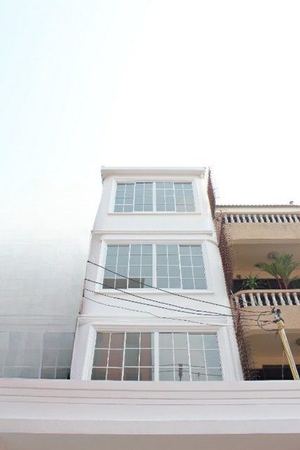 ให้เช่าอาคารพาณิชย์ / สำนักงาน - White CACARA BTSทองหล่อ 1.3 กม. ไม่เคยอยู่ ให้เช่า Studio ถ่ายภาพ homeoffice 4ชั้น 7 แอร์ กว้างมาก 22ตรว. 290ตรม. เอกมัย 3-4นอน 4น้ำ