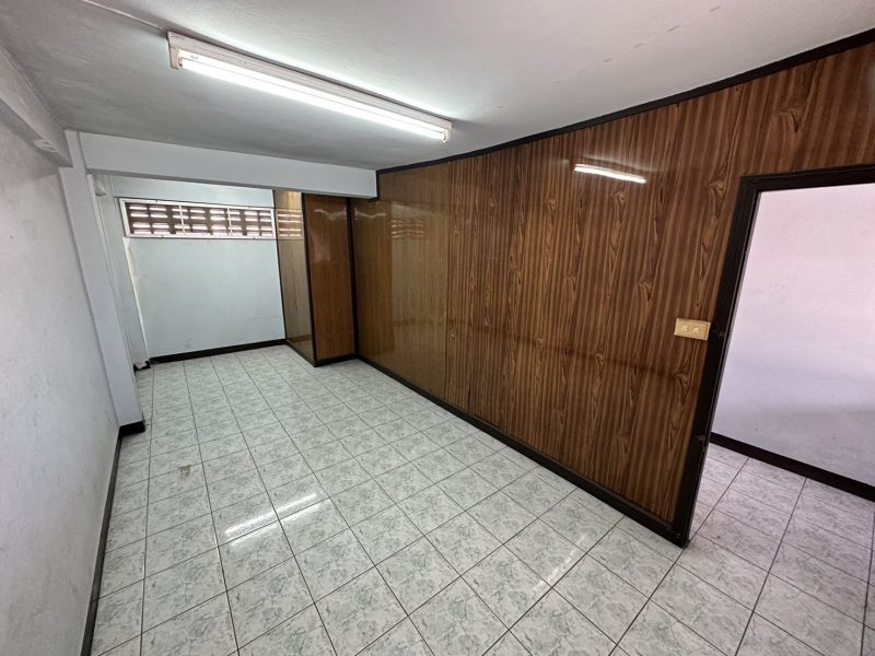 ขายอาคารพาณิชย์ / สำนักงาน - อาคารพาณิชย์ 4 ชั้น เนื้อที่ 11 ตร.ว. ต.ในเมือง อ.เมือง จ.นครราชสีมา