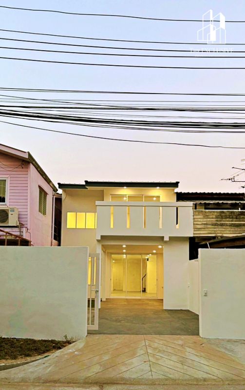 ขายบ้าน - ขายบ้านแฝด 2ชั้น ลาดพร้าว รีโนเวทใหม่ทั้งหลัง