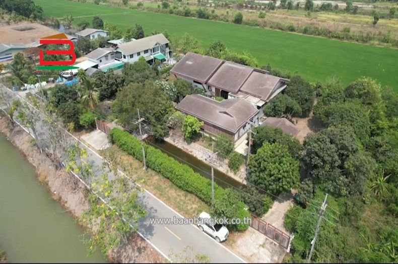 ขายที่ดิน - ที่ดินพร้อมบ้านเดี่ยว 3 ชั้น ใกล้วัดมณฑลประสิทธิ์ วังน้อย เนื้อที่ 1-2-0 ไร่ ถนนพหลโยธิน อำเภอคลองหลวง จังหวัดปทุมธานี