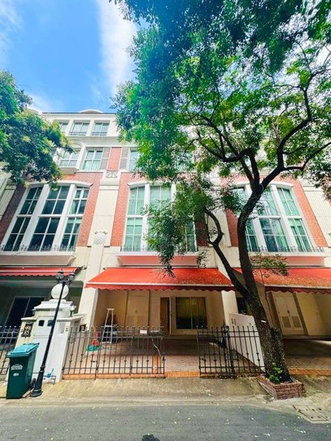 ให้เช่าทาวน์เฮาส์ - สุขุมวิท 55 BTSทองหล่อ ดองกิ มอลล์0.5 กม. ให้เช่า คฤหาสน์ ทาวน์เฮาส์ 4-5ชั้น เฟอร์นิเจอร์ครบ พร้อมอยู่ 4นอน 6น้ำ J-Avenue The Commons