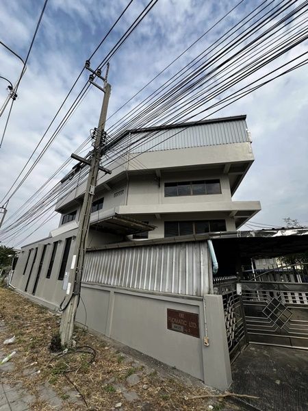 ให้เช่าโรงงาน / โกดัง - ให้เช่าอาคารสำนักงาน 3 ชั้นพร้อมคลังสินค้าขนาด 850 ตรม. บริเวณถนนราชพฤกษ์ ทำเลดีติดถนนราชพฤกษ์-บรมราชชนนีเดินทางไป bts บางหว้า ไม่ถึง 10 นาที