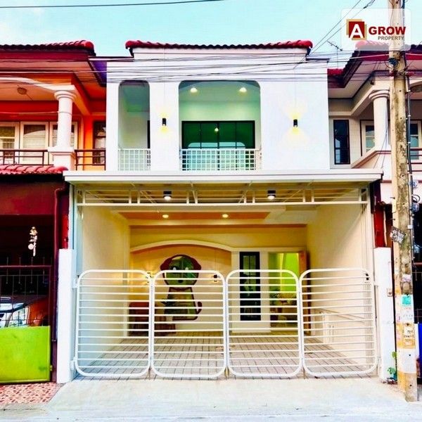 ขายทาวน์เฮาส์ - ม. อธิษฐาน1 ถนนเมน แขวงออเงิน บ้านรีโนเวทใหม่ตกแต่งสวยพร้อมแถมฟรีเฟอร์นิเจอร์ พร้อมเข้าอยู่ได้เลย