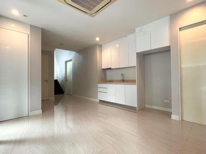 ขายบ้าน - ขายบ้านกลางเมือง คลาสเซ่ เอกมัย-รามอินทรา Baan Klang Muang Classe Ekkamai-Ramintra