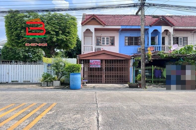 ขายทาวน์เฮาส์ - ทาวน์เฮาส์ ซอยพหลโยธิน 62/1 (อยู่หลังร.พ บีแคร์) เนื้อที่ 18 ตารางวา ถนนพหลโยธิน ตำบลคูคต อำเภอลำลูกกา จังหวัดปทุมธานี