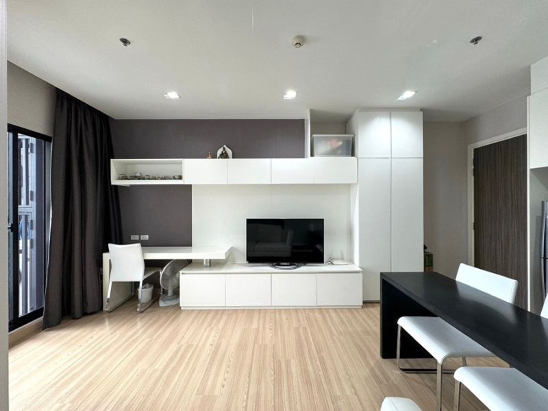 ขายคอนโด - ขายด่วน คอนโด เออร์บาโน่ แอปโซลูท สาทร-ตากสิน ใกล้ BTS กรุงธนบุรี (สายสีเขียว) และสายสีทอง (ไปไอคอนสยาม)พร้อมอยู่